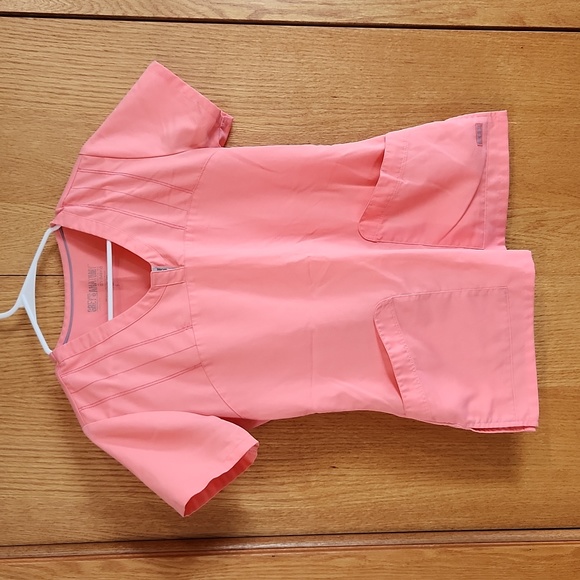 2 Scrub tops - Picture 2 of 2